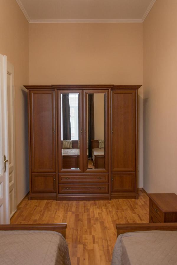 Apartment Suite Mukachevo Extérieur photo